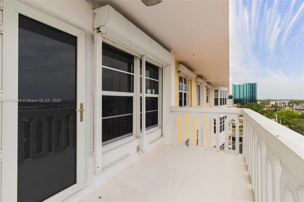 Real estate property located at 2500 48th Ln #802, Broward, Country Club Towers Condo, Fort Lauderdale, FL