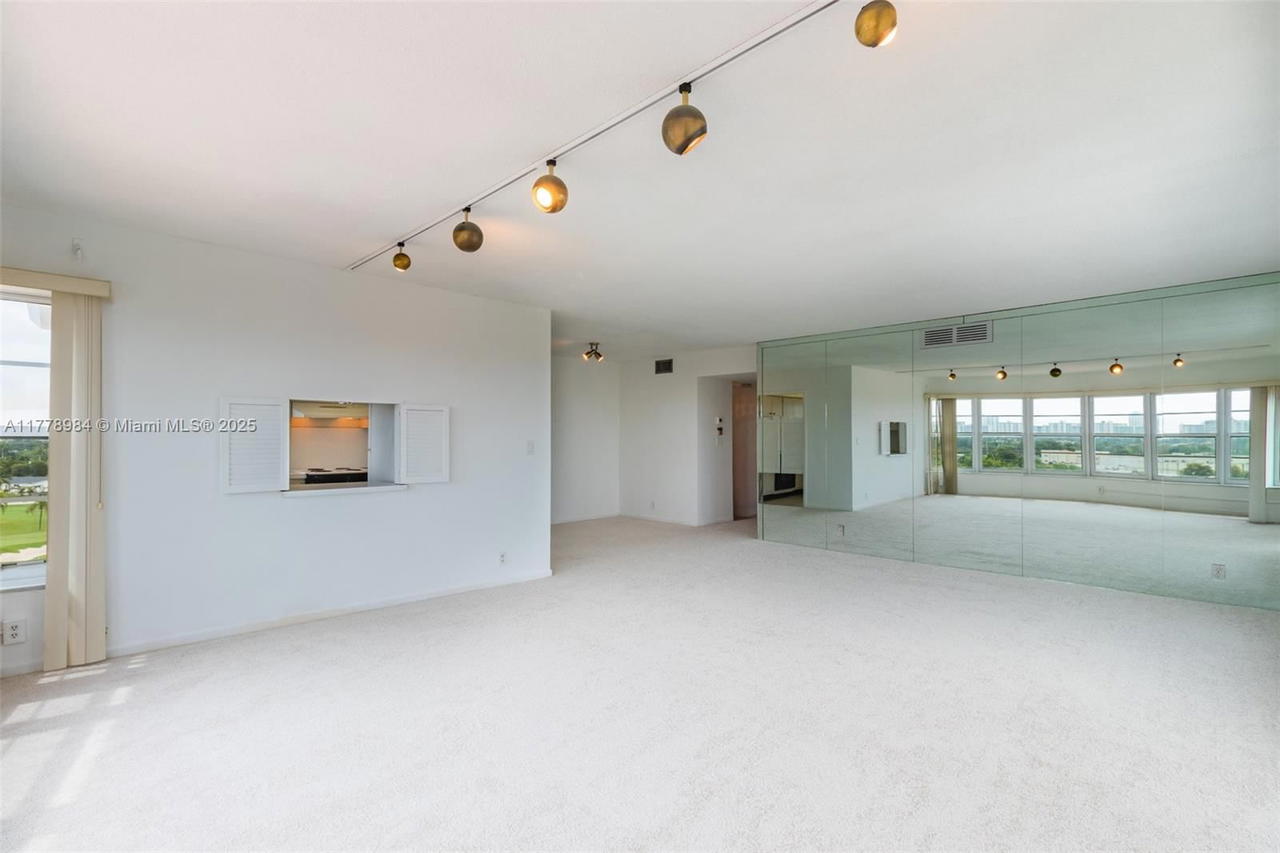 Real estate property located at 2500 48th Ln #802, Broward, Country Club Towers Condo, Fort Lauderdale, FL