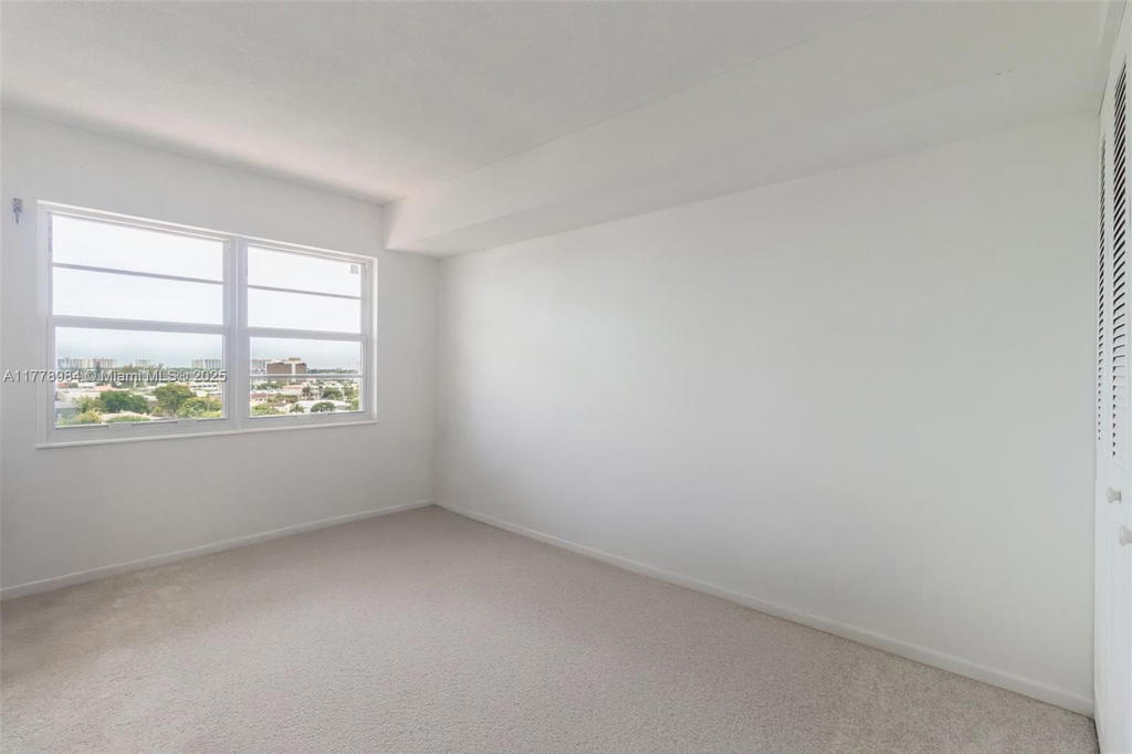 Real estate property located at 2500 48th Ln #802, Broward, Country Club Towers Condo, Fort Lauderdale, FL