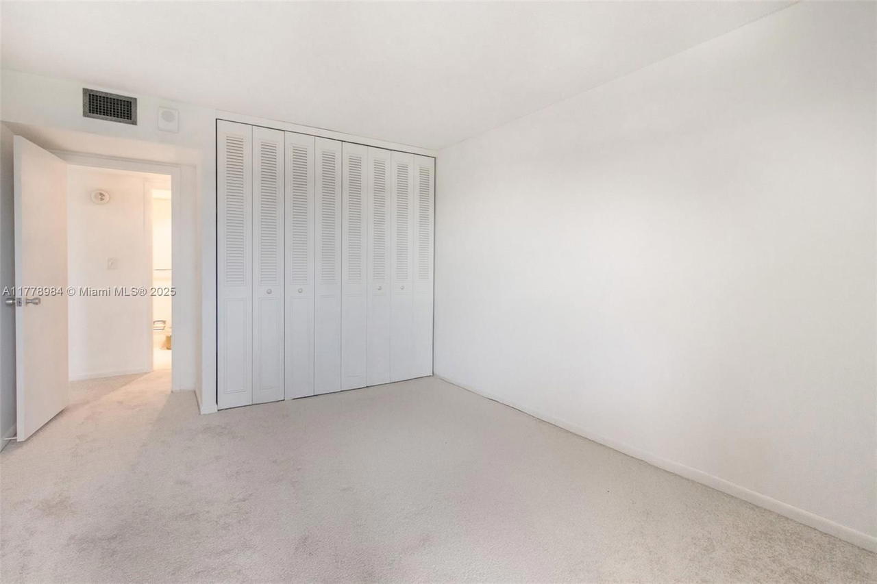 Real estate property located at 2500 48th Ln #802, Broward, Country Club Towers Condo, Fort Lauderdale, FL
