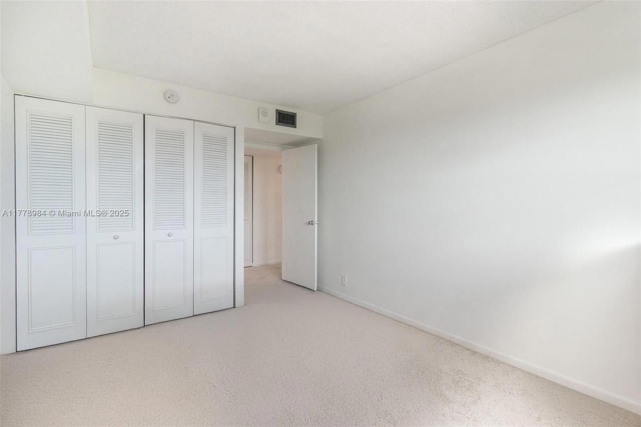 Real estate property located at 2500 48th Ln #802, Broward, Country Club Towers Condo, Fort Lauderdale, FL
