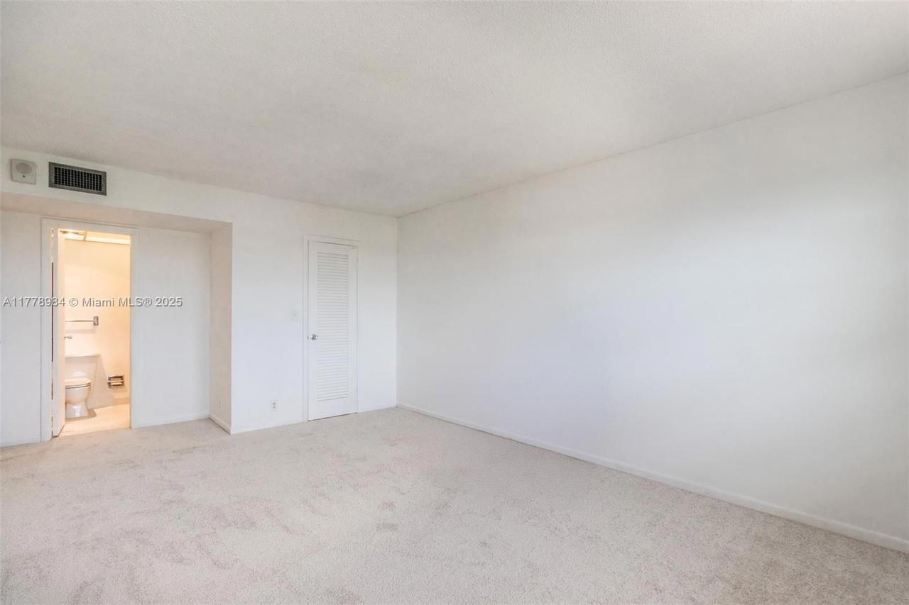 Real estate property located at 2500 48th Ln #802, Broward, Country Club Towers Condo, Fort Lauderdale, FL