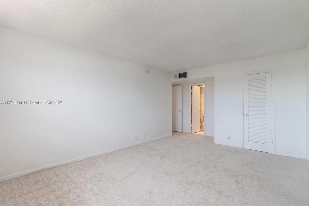Real estate property located at 2500 48th Ln #802, Broward, Country Club Towers Condo, Fort Lauderdale, FL