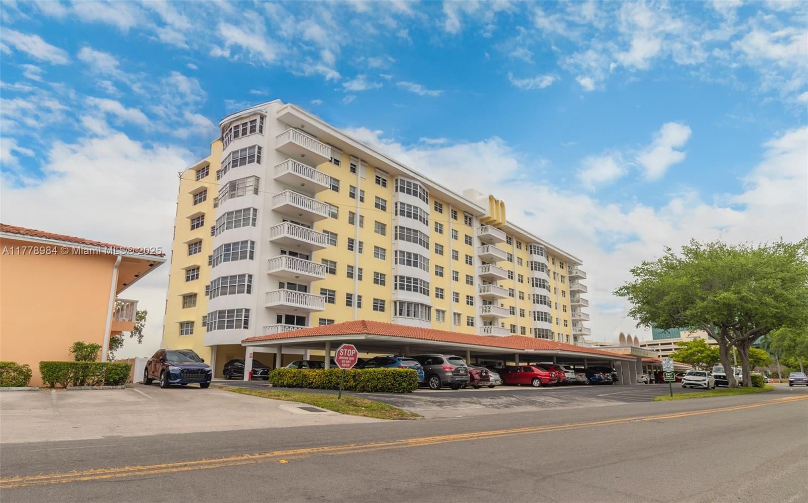 Real estate property located at 2500 48th Ln #802, Broward, Country Club Towers Condo, Fort Lauderdale, FL