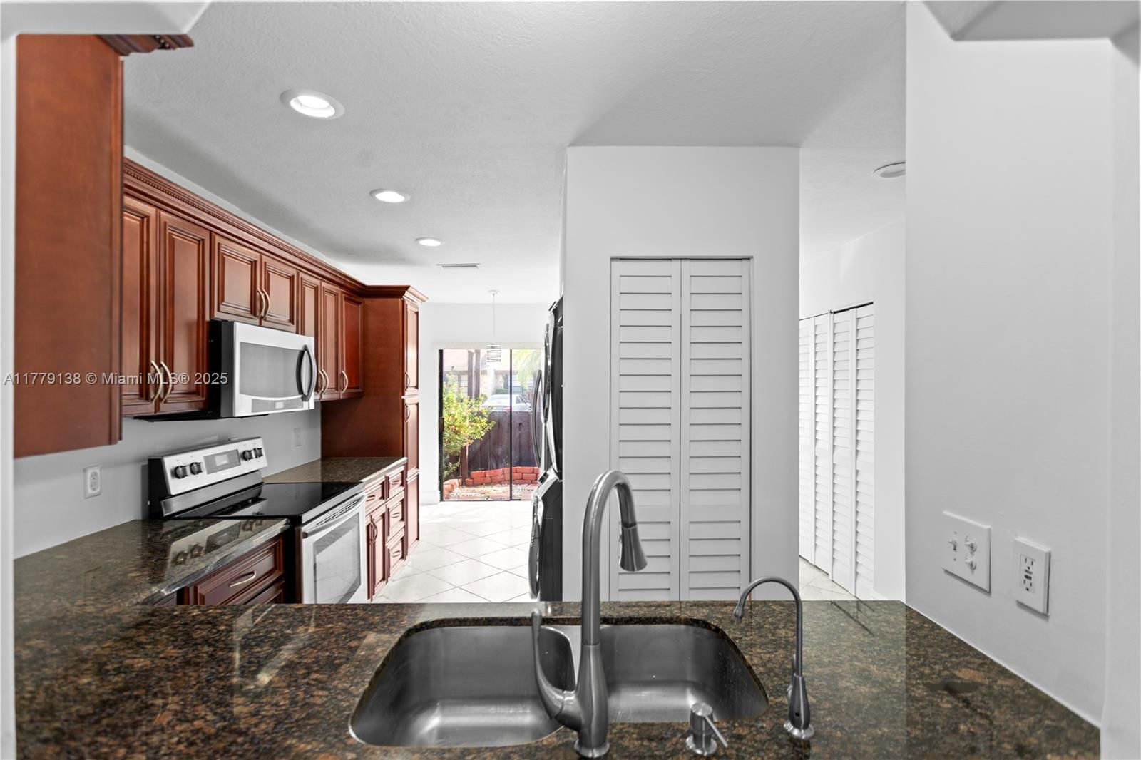 Real estate property located at 8336 37th Pl #8336, Broward, Mapleleaf Patio Villas At, Sunrise, FL