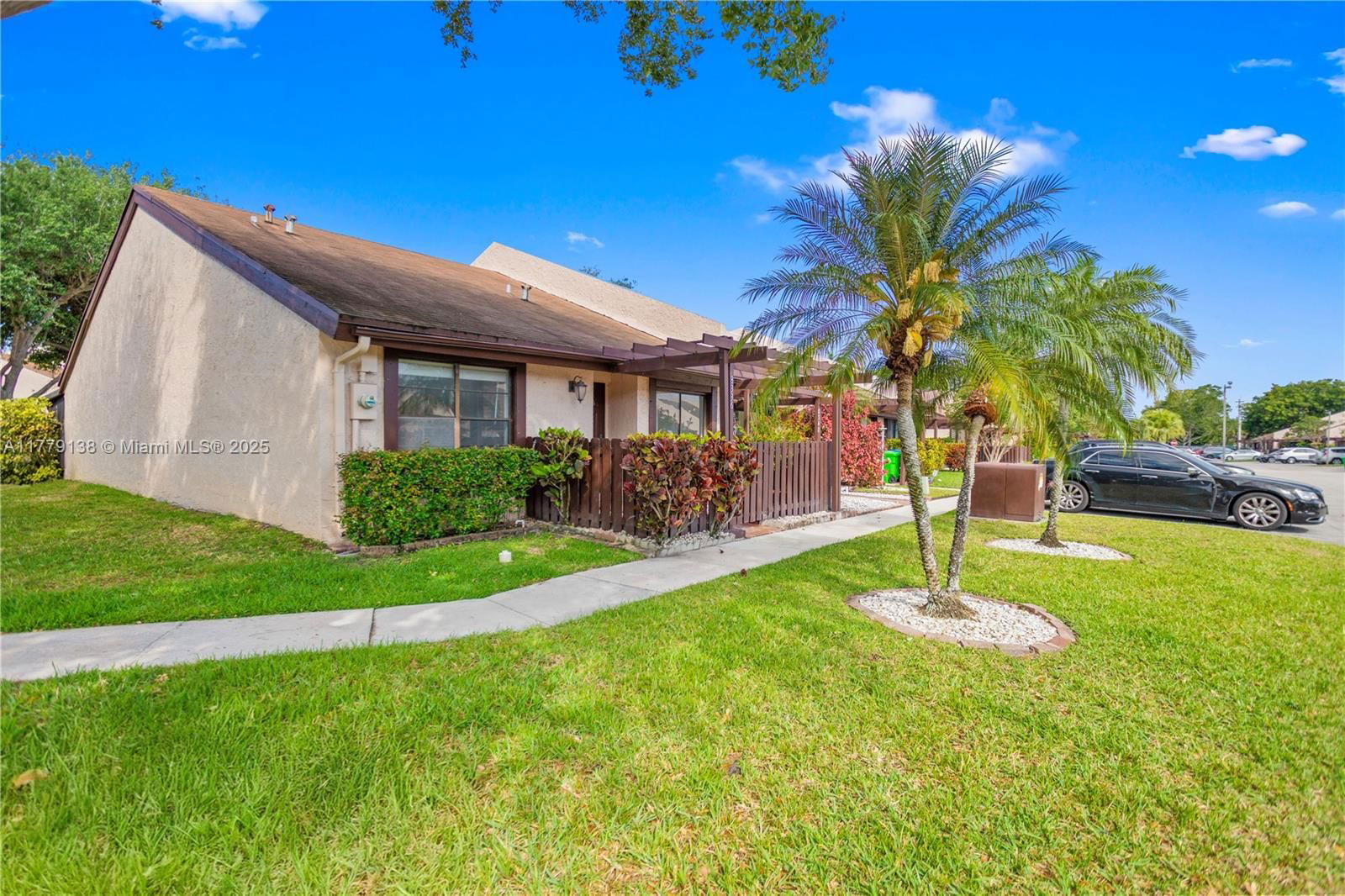 Real estate property located at 8336 37th Pl #8336, Broward, Mapleleaf Patio Villas At, Sunrise, FL