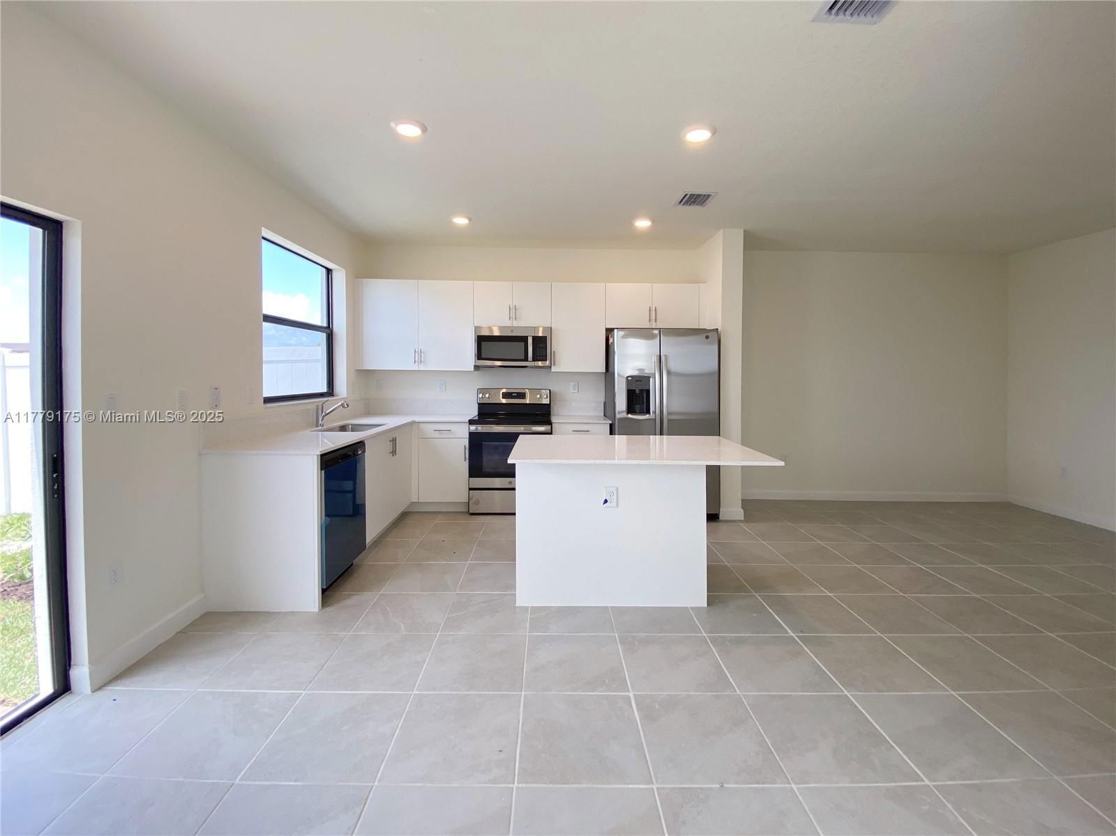 Real estate property located at 3404 114th Ter, Miami-dade, Aquabella North, Hialeah, FL