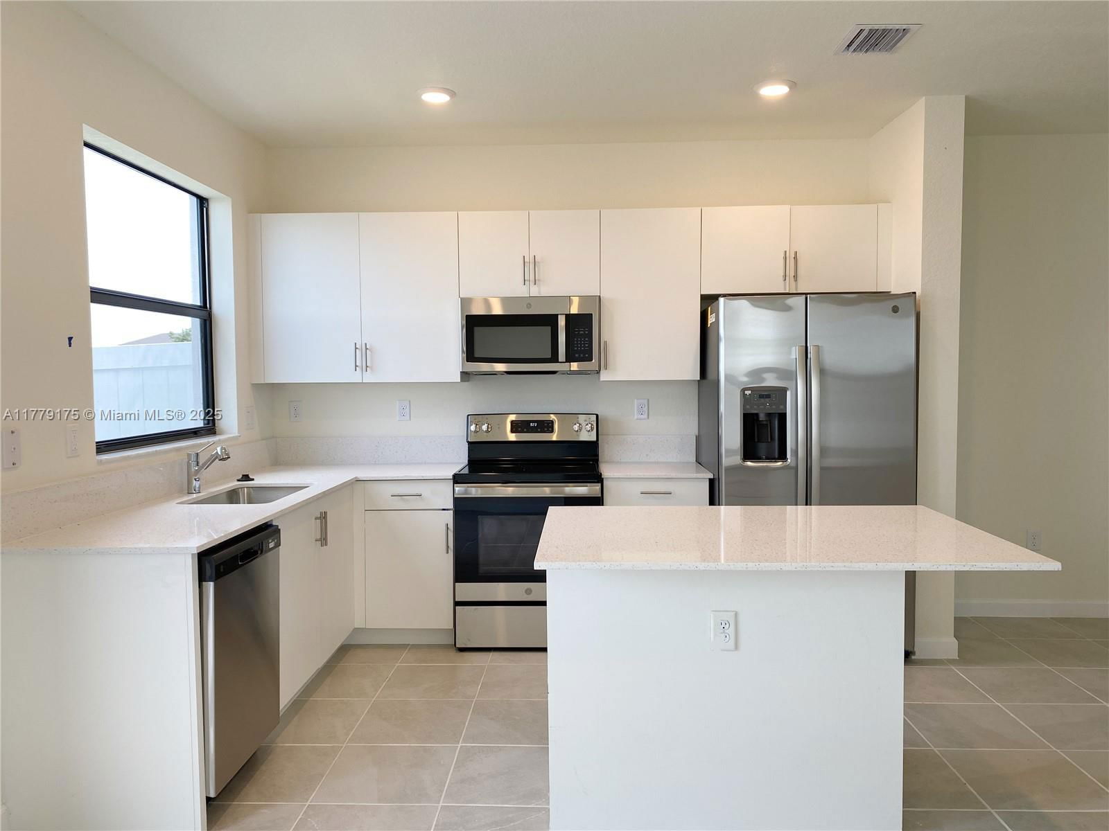 Real estate property located at 3404 114th Ter, Miami-dade, Aquabella North, Hialeah, FL