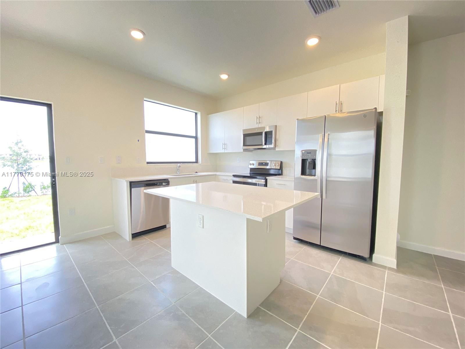 Real estate property located at 3404 114th Ter, Miami-dade, Aquabella North, Hialeah, FL