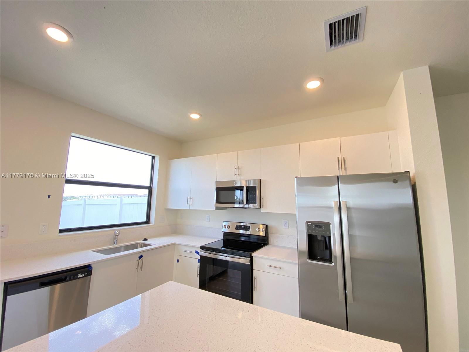 Real estate property located at 3404 114th Ter, Miami-dade, Aquabella North, Hialeah, FL