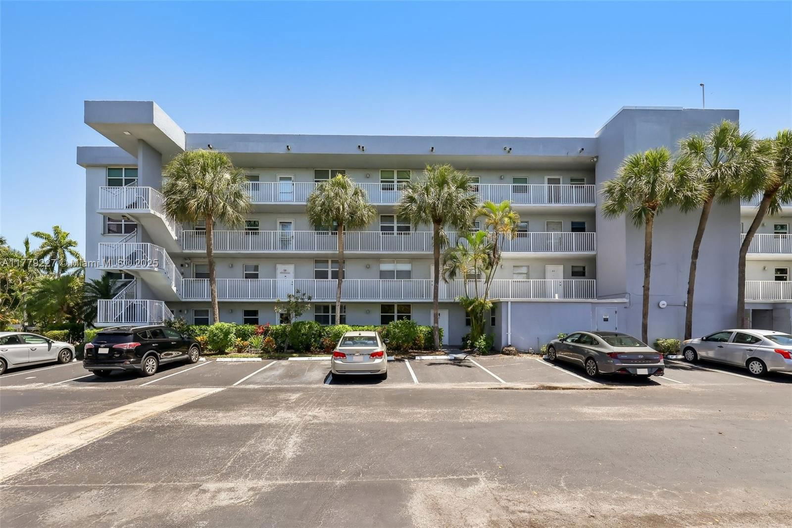 Real estate property located at 101 Royal Park Dr #1D, Broward, Royal Park Condo, Oakland Park, FL