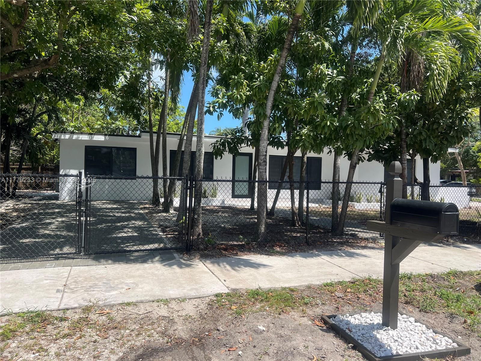 Real estate property located at 14001 10th Ave, Miami-dade, Highview Gardens Sec B, Miami, FL