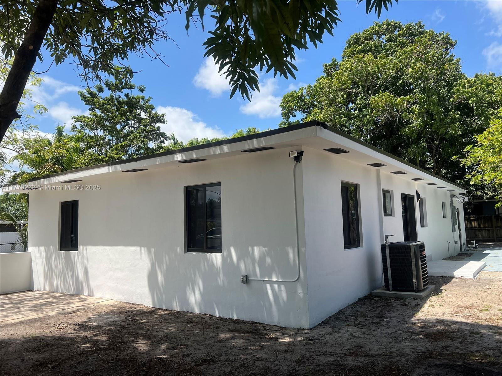 Real estate property located at 14001 10th Ave, Miami-dade, Highview Gardens Sec B, Miami, FL