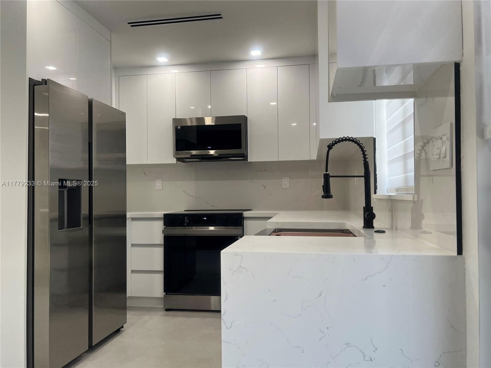 Real estate property located at 14001 10th Ave, Miami-dade, Highview Gardens Sec B, Miami, FL