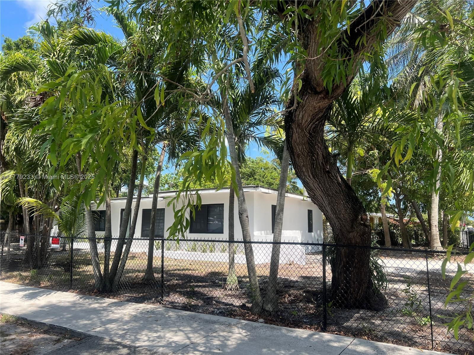 Real estate property located at 14001 10th Ave, Miami-dade, Highview Gardens Sec B, Miami, FL