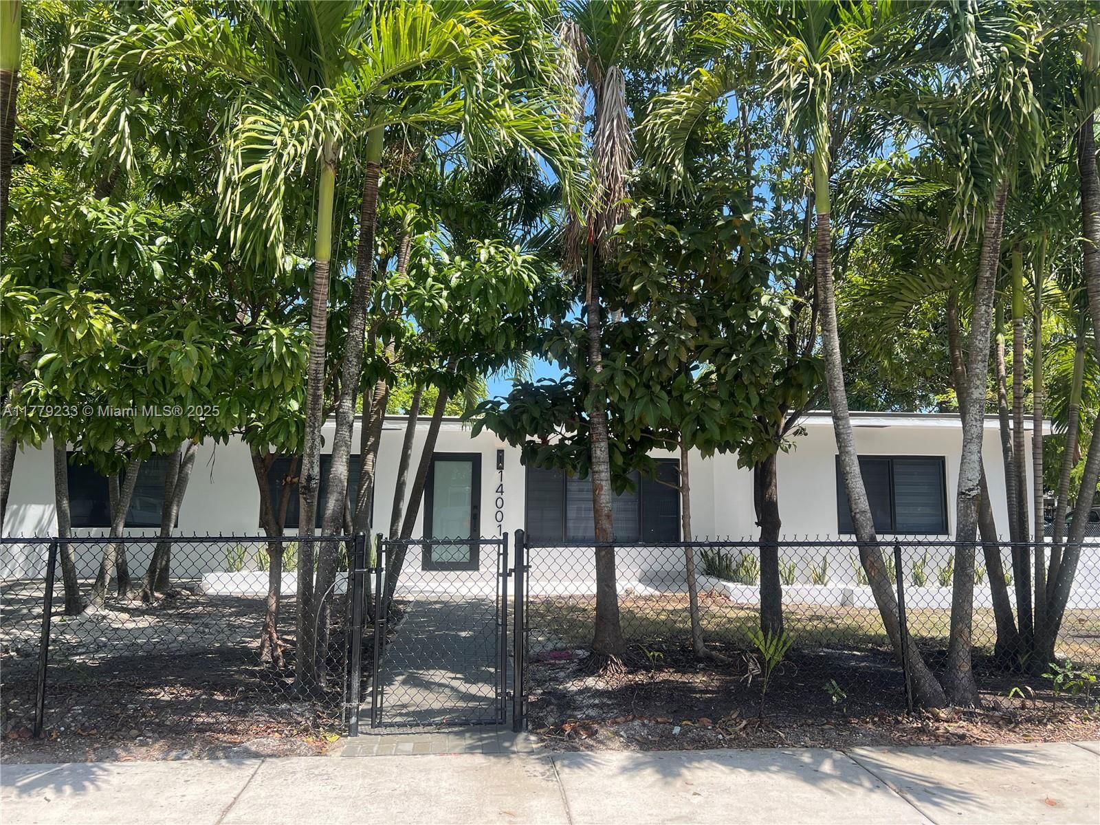 Real estate property located at 14001 10th Ave, Miami-dade, Highview Gardens Sec B, Miami, FL