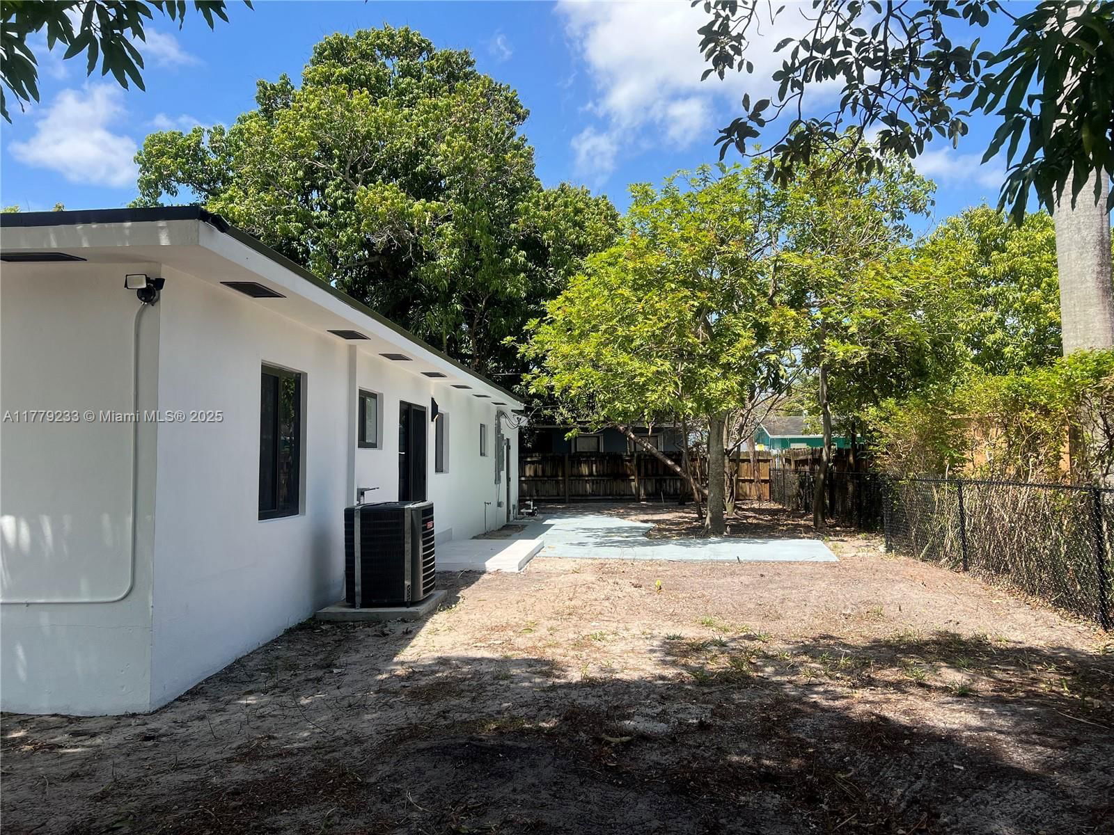 Real estate property located at 14001 10th Ave, Miami-dade, Highview Gardens Sec B, Miami, FL