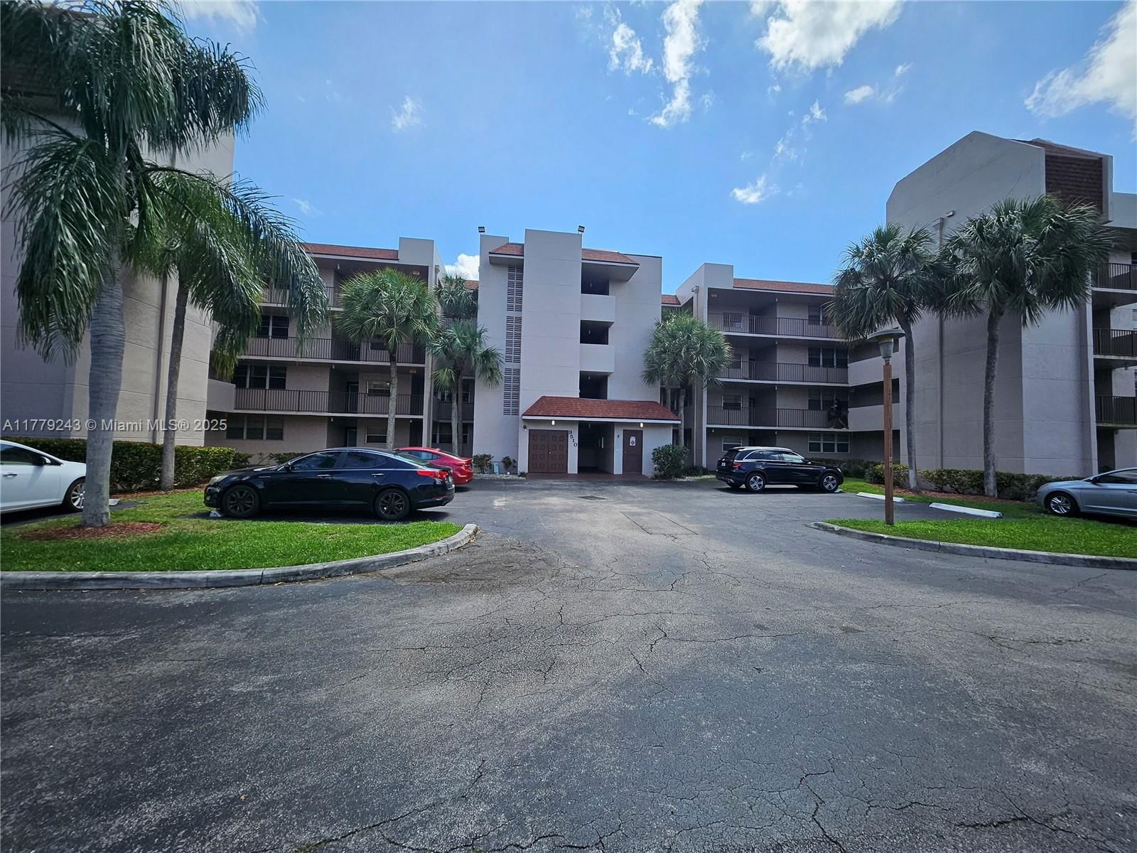 Real estate property located at 9510 Seagrape Dr #201, Broward, Condo 8 Of Sabal Palm, Davie, FL