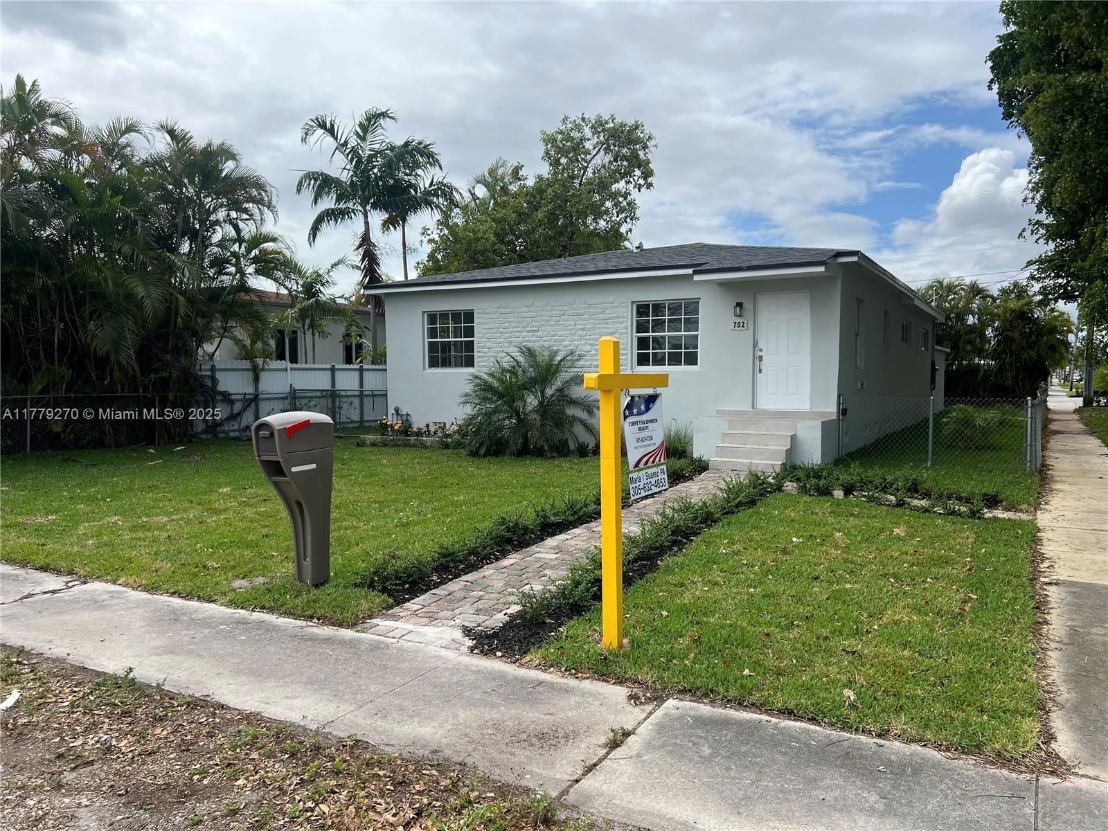 Real estate property located at 702 37th St, Miami-dade, Hialeah 14th Addn Rev Pl, Hialeah, FL
