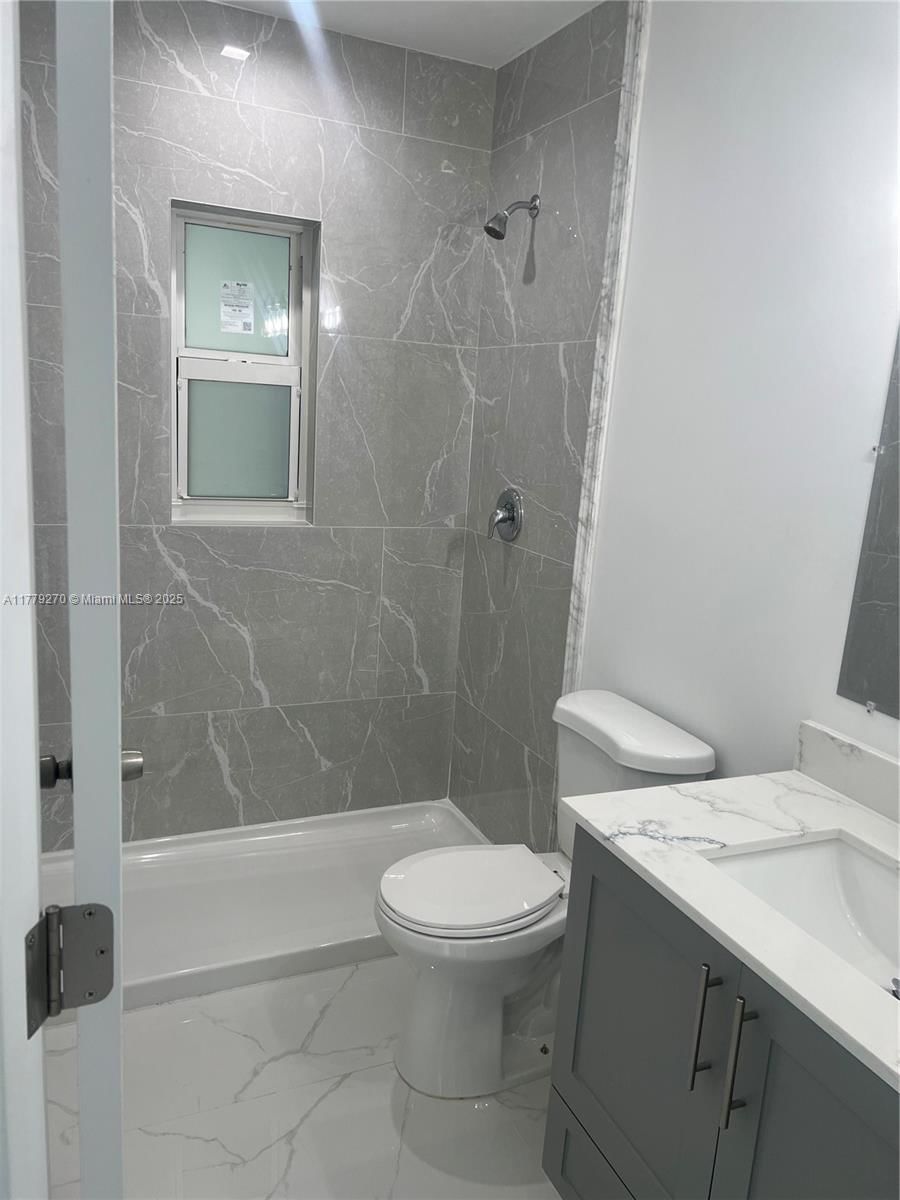 Real estate property located at 702 37th St, Miami-dade, Hialeah 14th Addn Rev Pl, Hialeah, FL