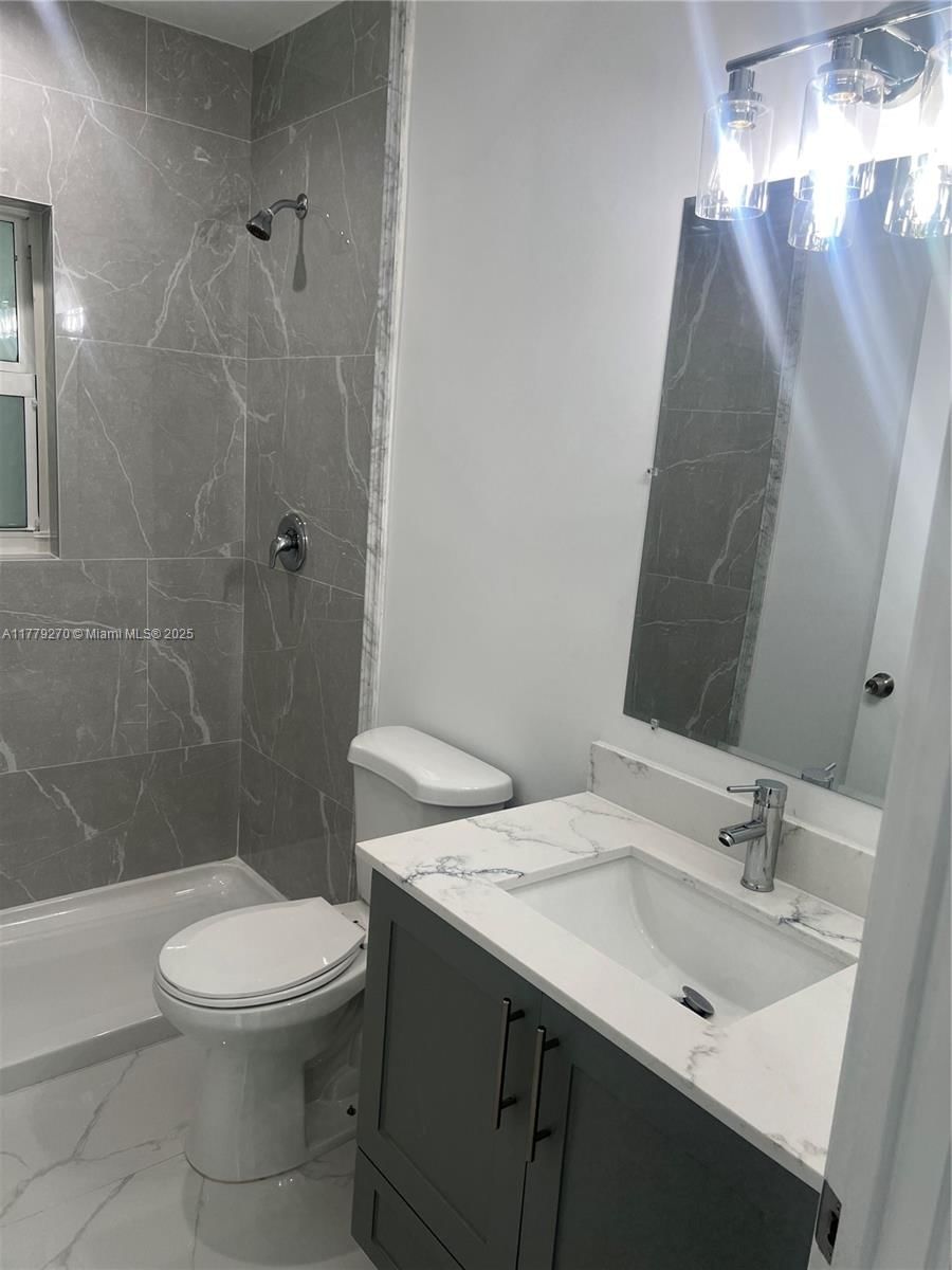 Real estate property located at 702 37th St, Miami-dade, Hialeah 14th Addn Rev Pl, Hialeah, FL