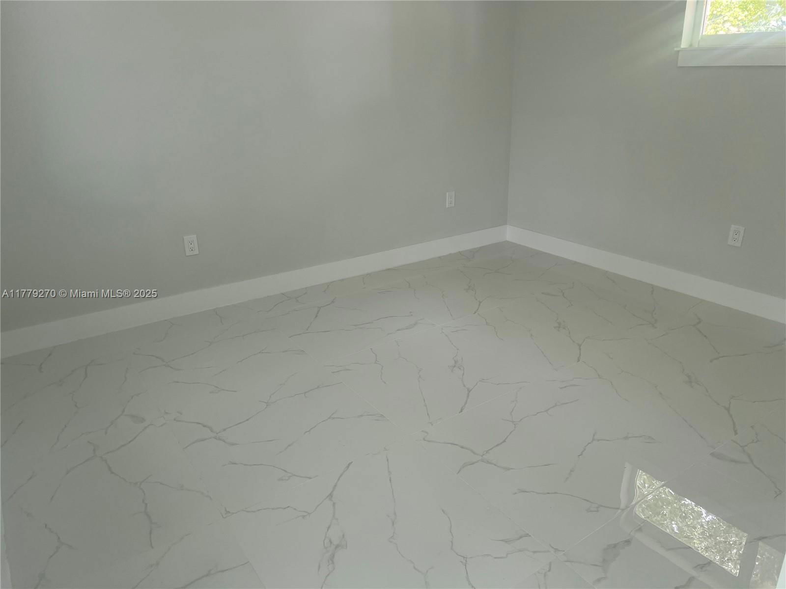 Real estate property located at 702 37th St, Miami-dade, Hialeah 14th Addn Rev Pl, Hialeah, FL