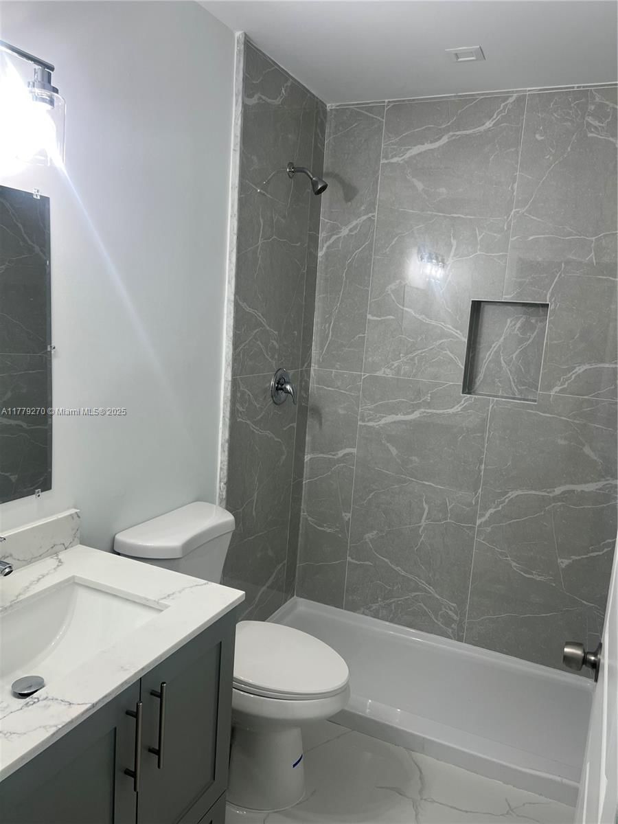 Real estate property located at 702 37th St, Miami-dade, Hialeah 14th Addn Rev Pl, Hialeah, FL