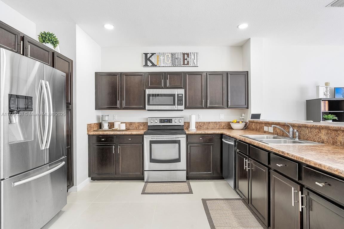 Real estate property located at 9183 171st Ct, Miami-dade, Kendall Commons Residenti, Miami, FL