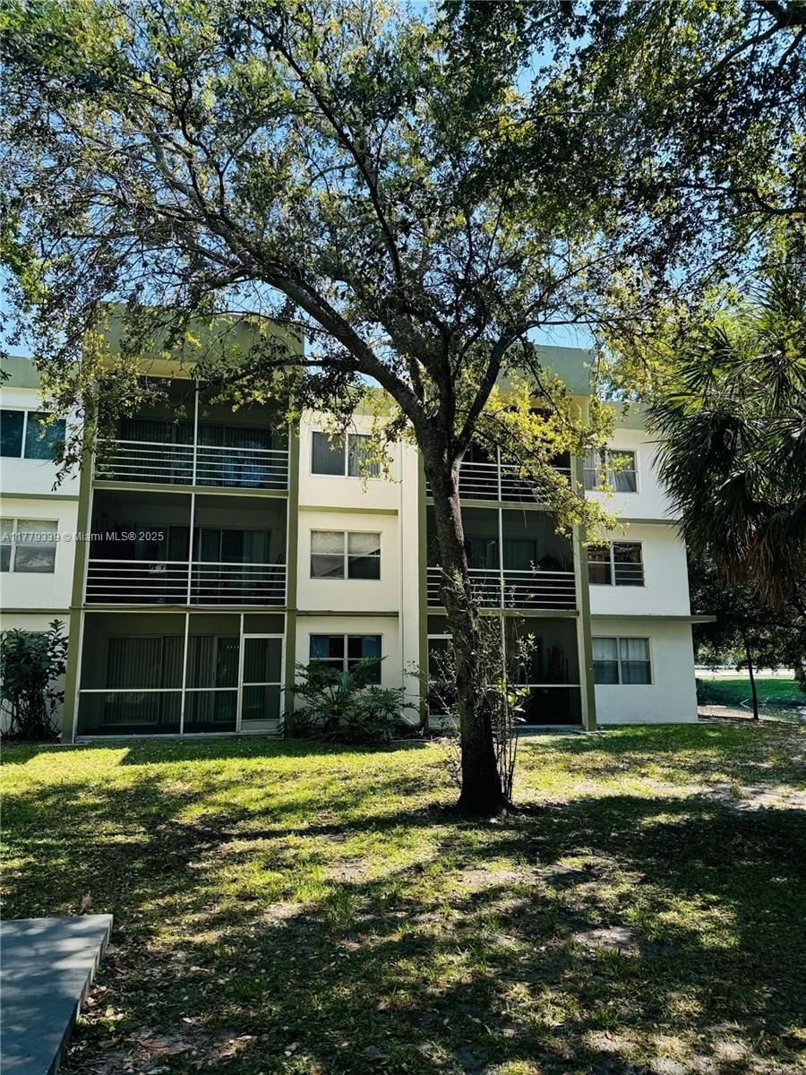 Real estate property located at 4215 University Dr #315, Broward, Springcrest Condo, Sunrise, FL