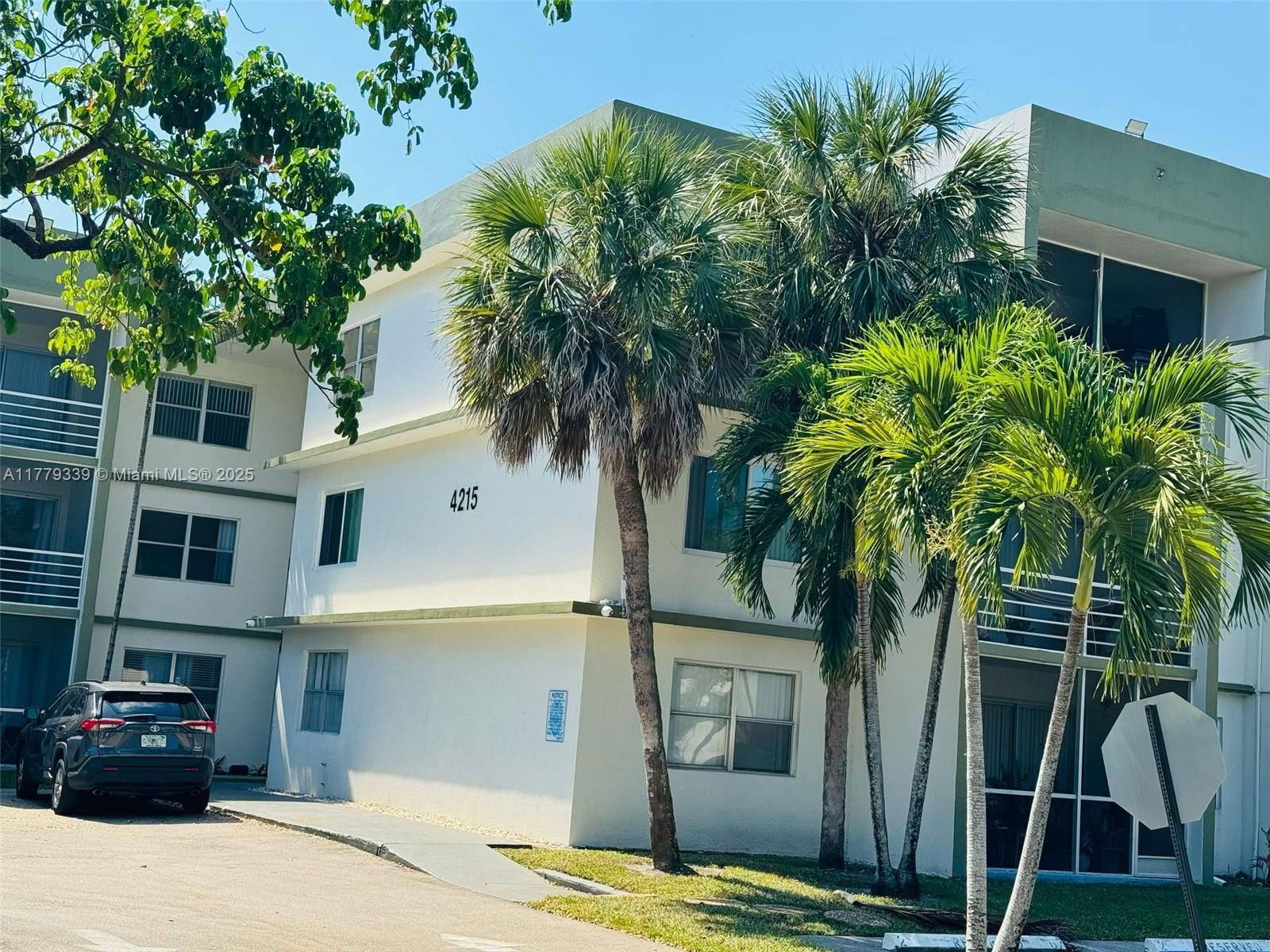 Real estate property located at 4215 University Dr #315, Broward, Springcrest Condo, Sunrise, FL
