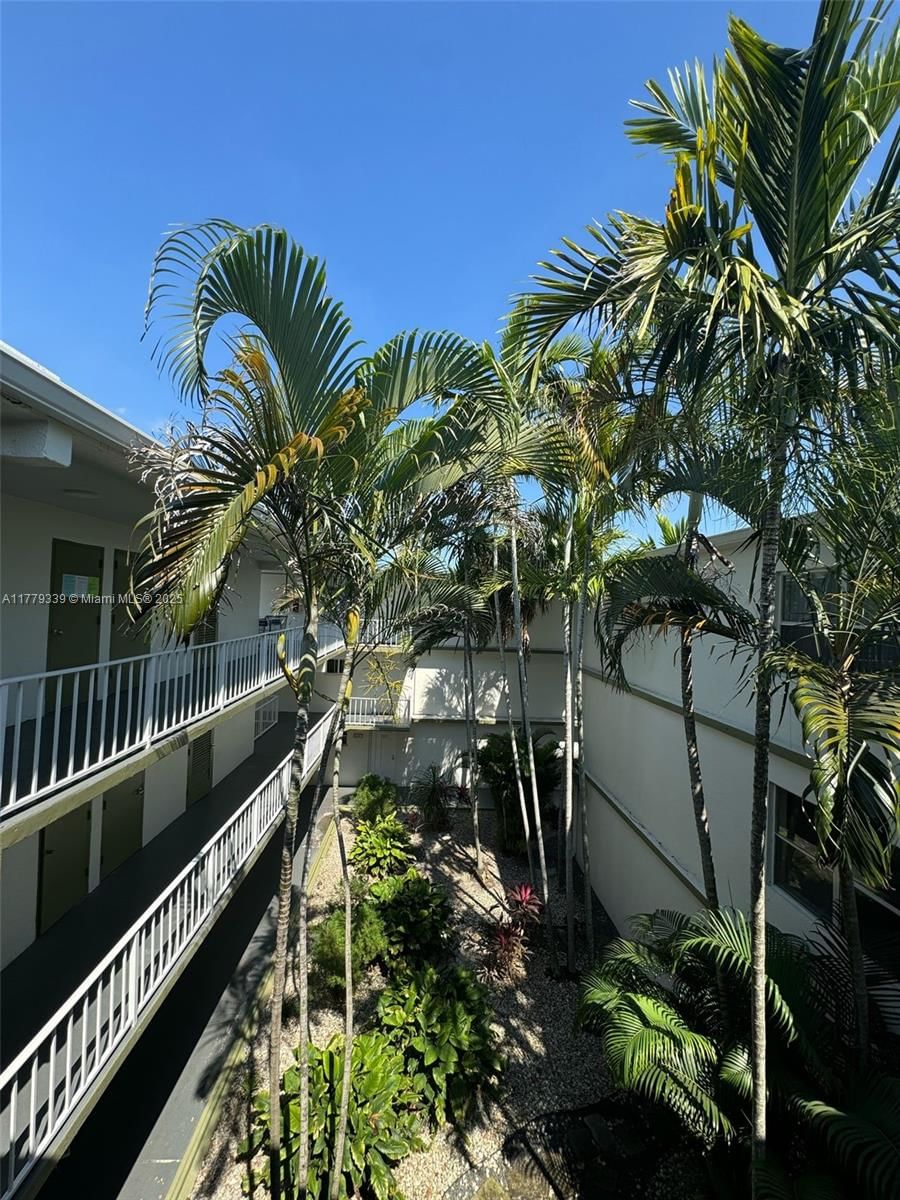 Real estate property located at 4215 University Dr #315, Broward, Springcrest Condo, Sunrise, FL