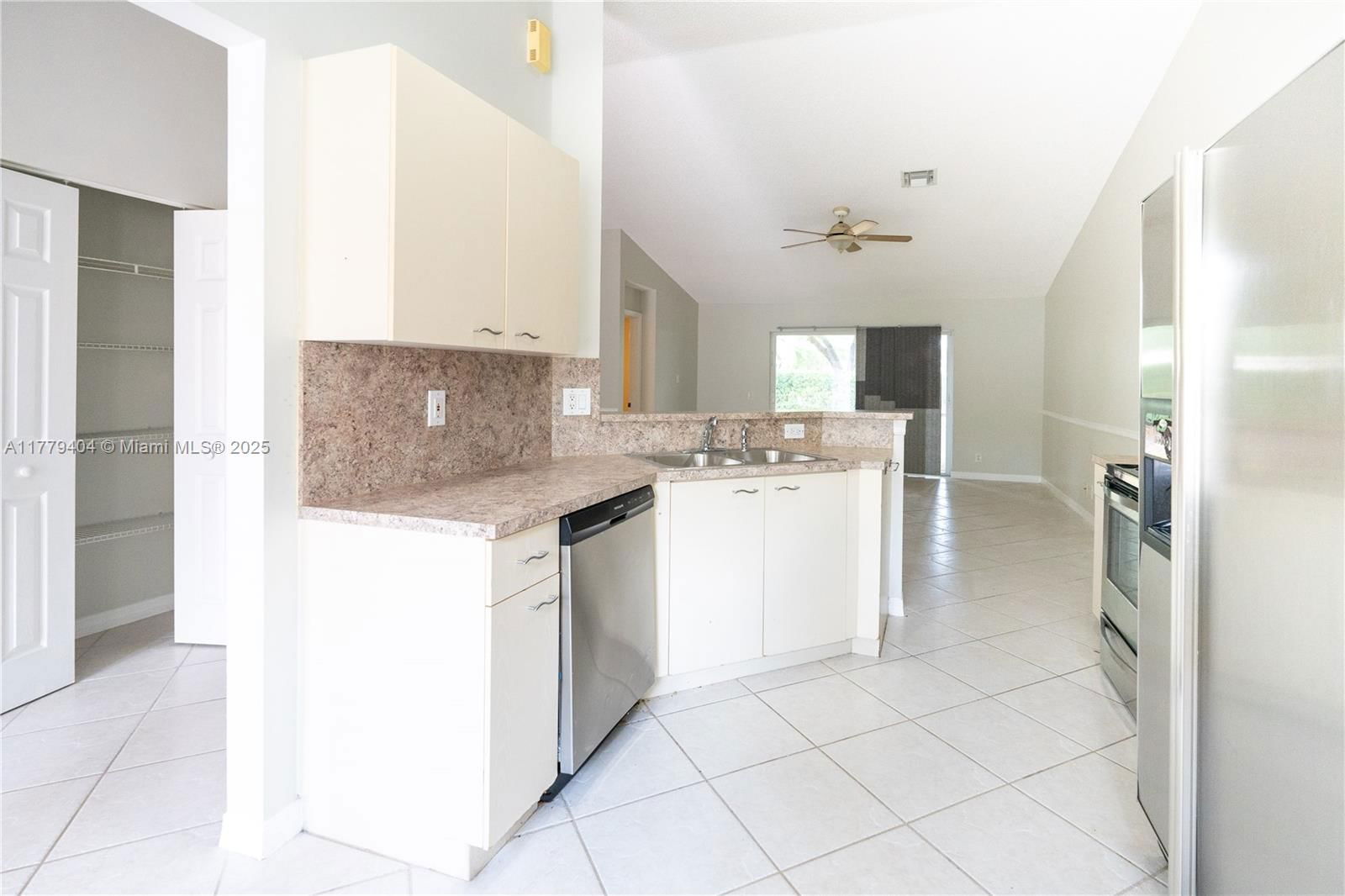 Real estate property located at 1617 Zenith Way, Broward, Sector 2-parcels 21a 25 2, Weston, FL