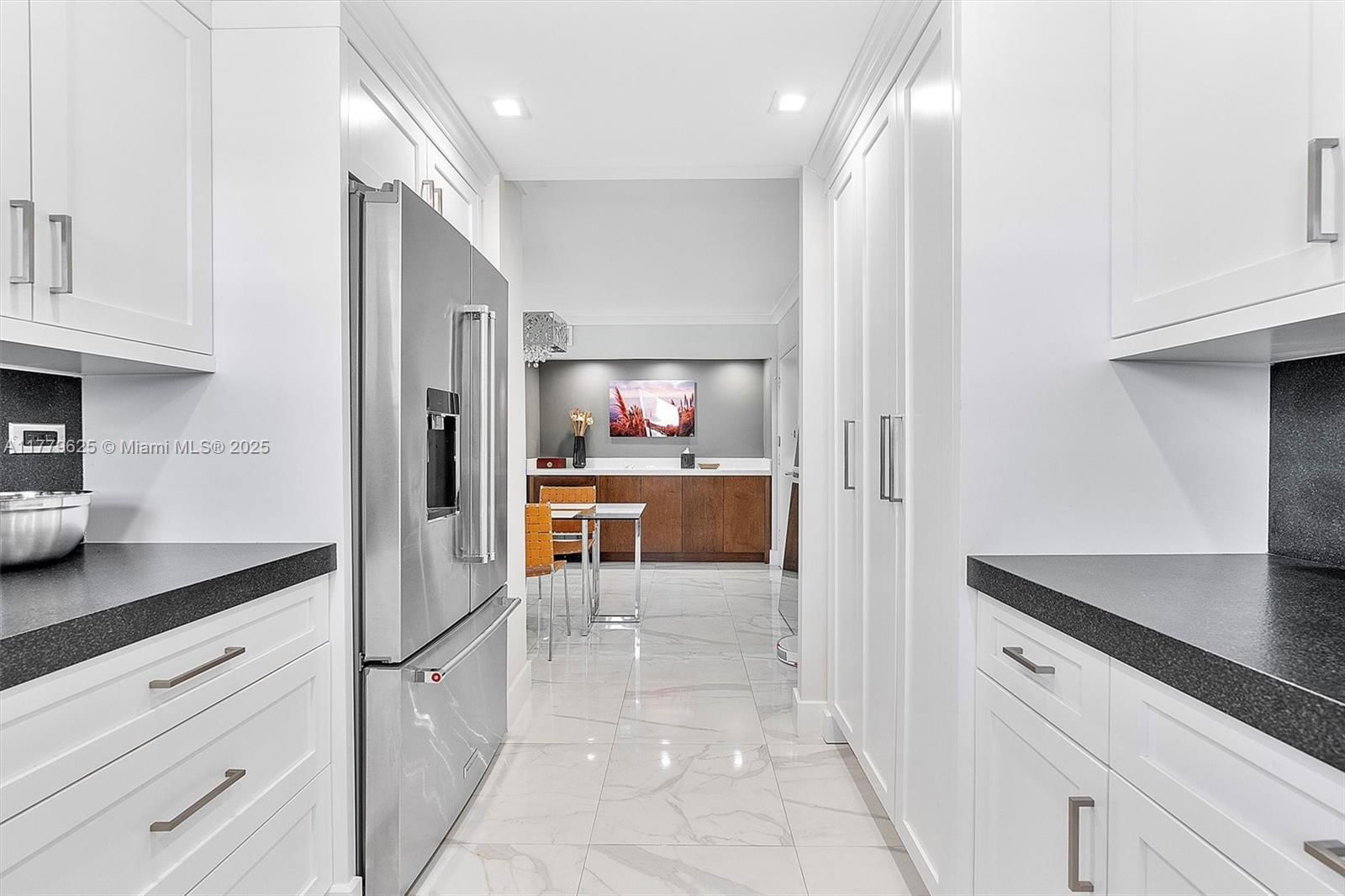 Real estate property located at 5555 Collins Ave #16B, Miami-dade, Oceanside Plaza Condo, Miami Beach, FL