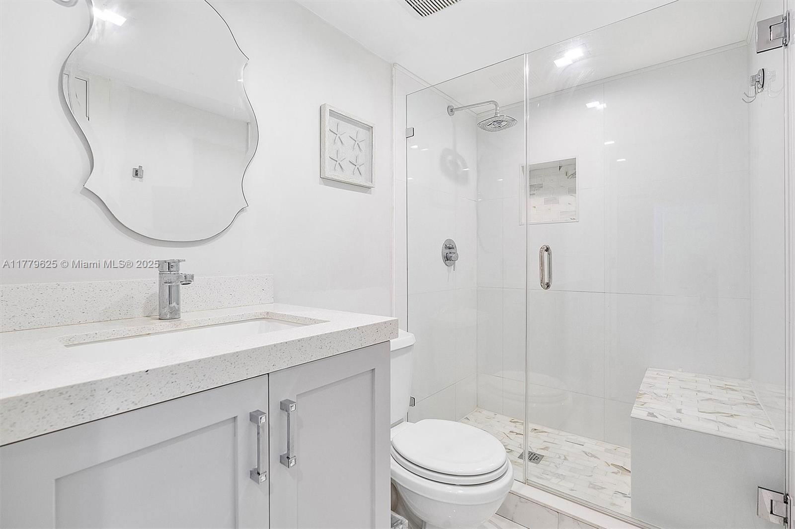 Real estate property located at 5555 Collins Ave #16B, Miami-dade, Oceanside Plaza Condo, Miami Beach, FL