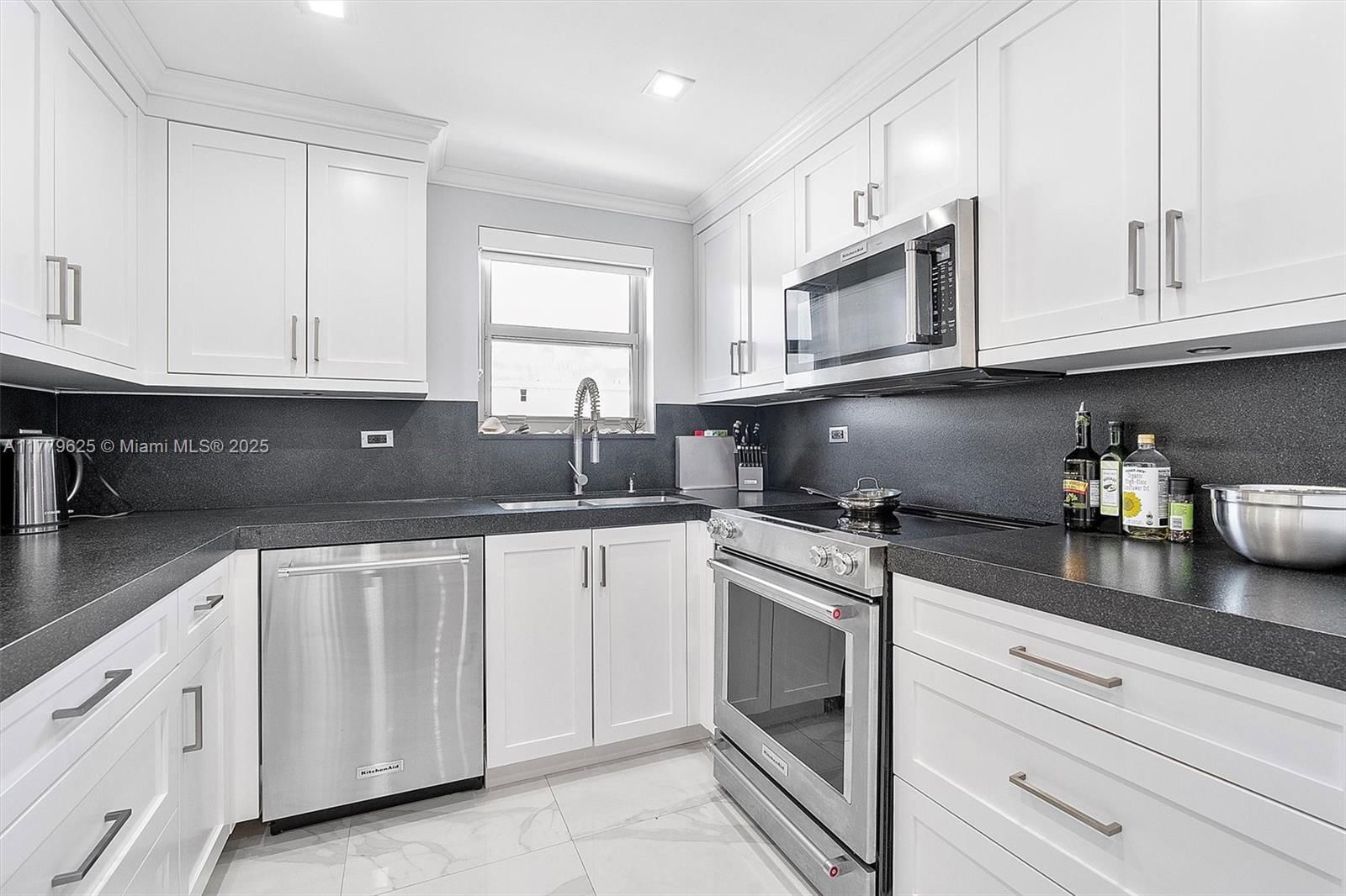 Real estate property located at 5555 Collins Ave #16B, Miami-dade, Oceanside Plaza Condo, Miami Beach, FL