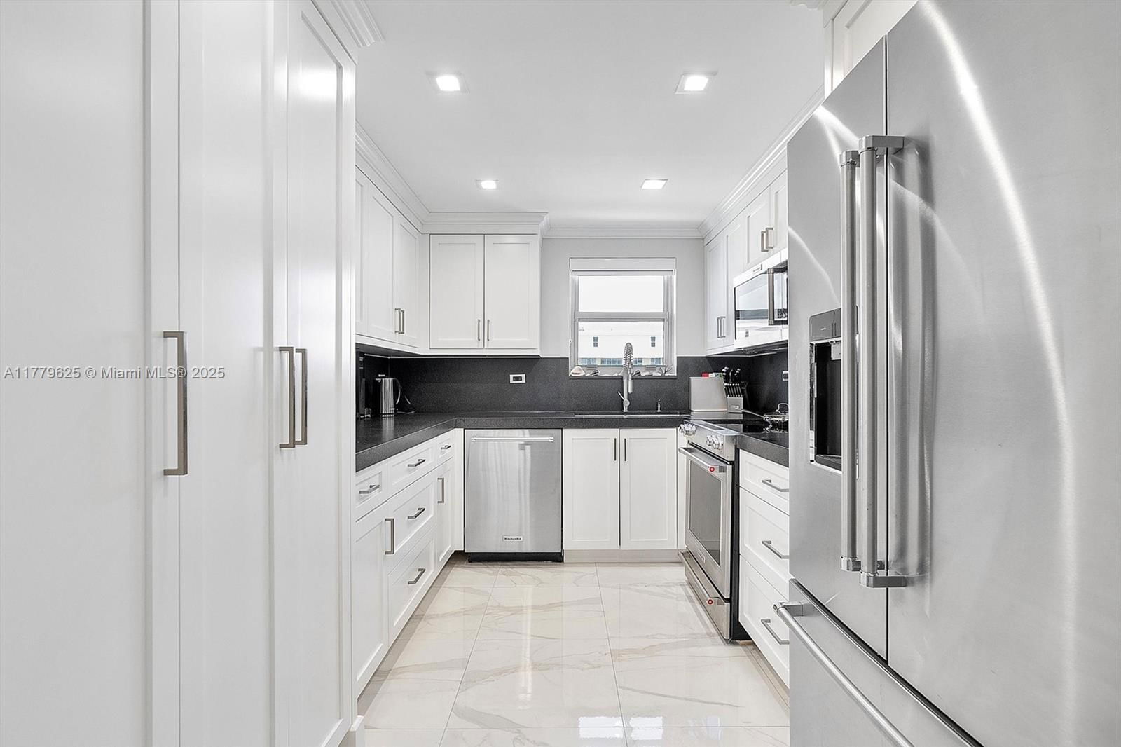 Real estate property located at 5555 Collins Ave #16B, Miami-dade, Oceanside Plaza Condo, Miami Beach, FL