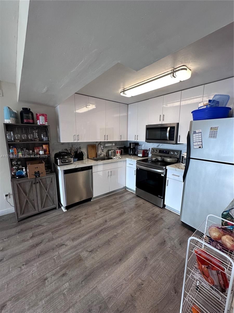 Real estate property located at 6480 27th Ct #11-54, Miami-dade, Lago Grande Condo Three C, Hialeah, FL