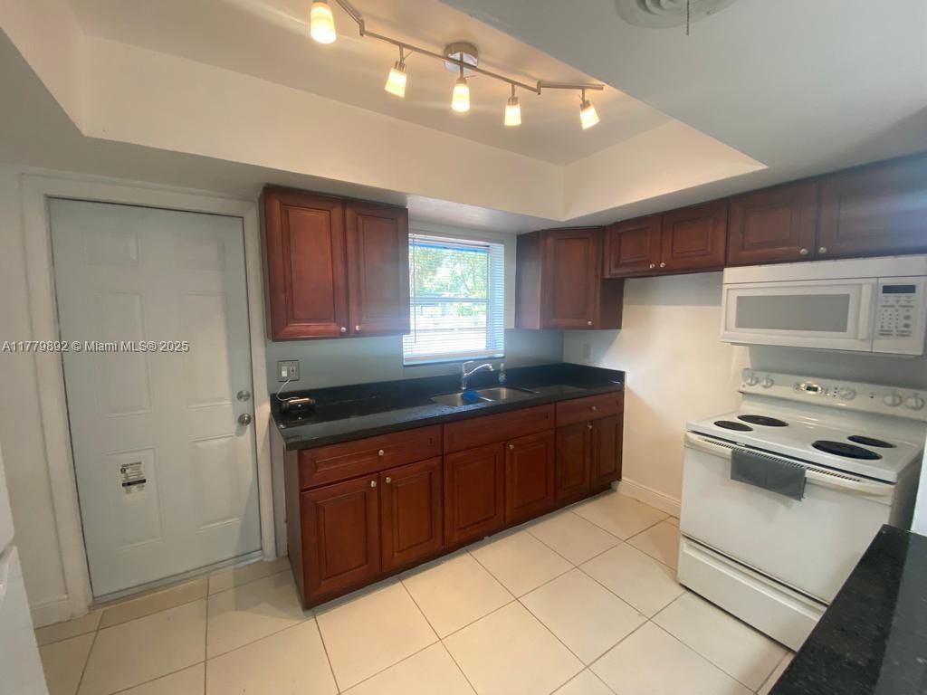 Real estate property located at 4290 21st Ave, Broward, Tamarac Forest, Oakland Park, FL
