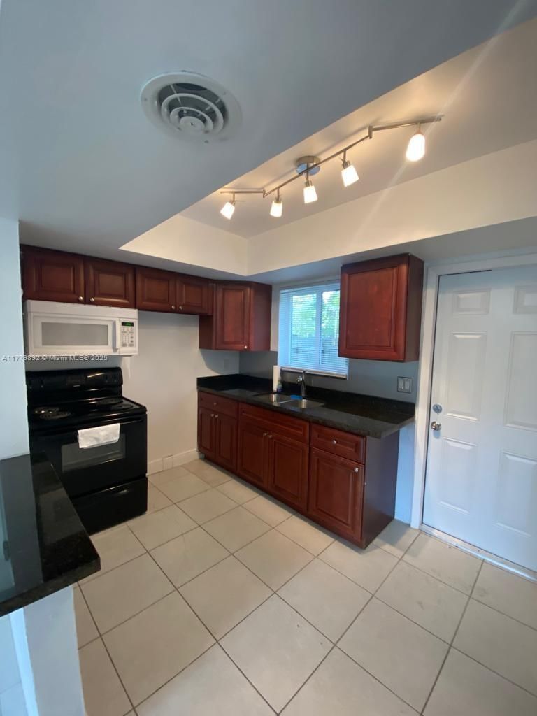 Real estate property located at 4290 21st Ave, Broward, Tamarac Forest, Oakland Park, FL