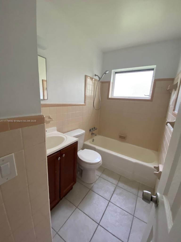 Real estate property located at 4290 21st Ave, Broward, Tamarac Forest, Oakland Park, FL