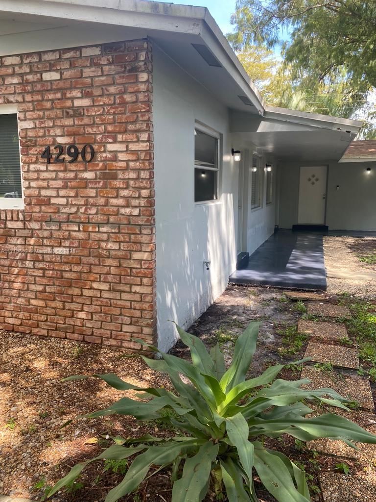 Real estate property located at 4290 21st Ave, Broward, Tamarac Forest, Oakland Park, FL