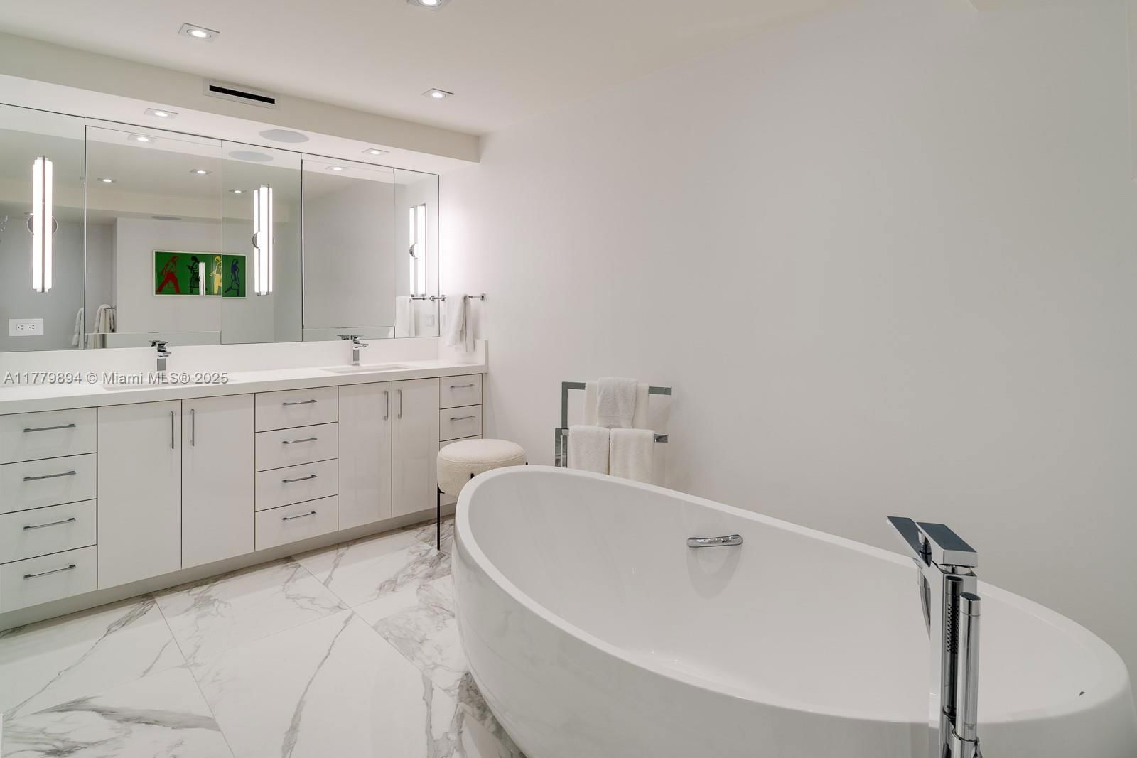 Real estate property located at 1121 Crandon Blvd D907, Miami-dade, Towers Of Key Biscayne Co, Key Biscayne, FL