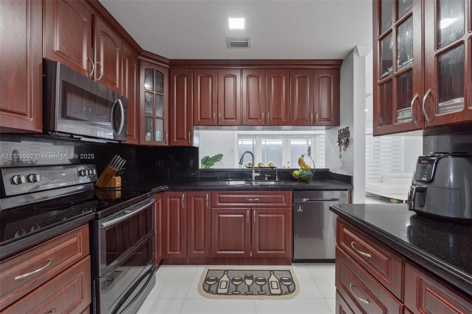 Real estate property located at 14725 90th Ter, Miami-dade, Panache Sec 3, Miami, FL