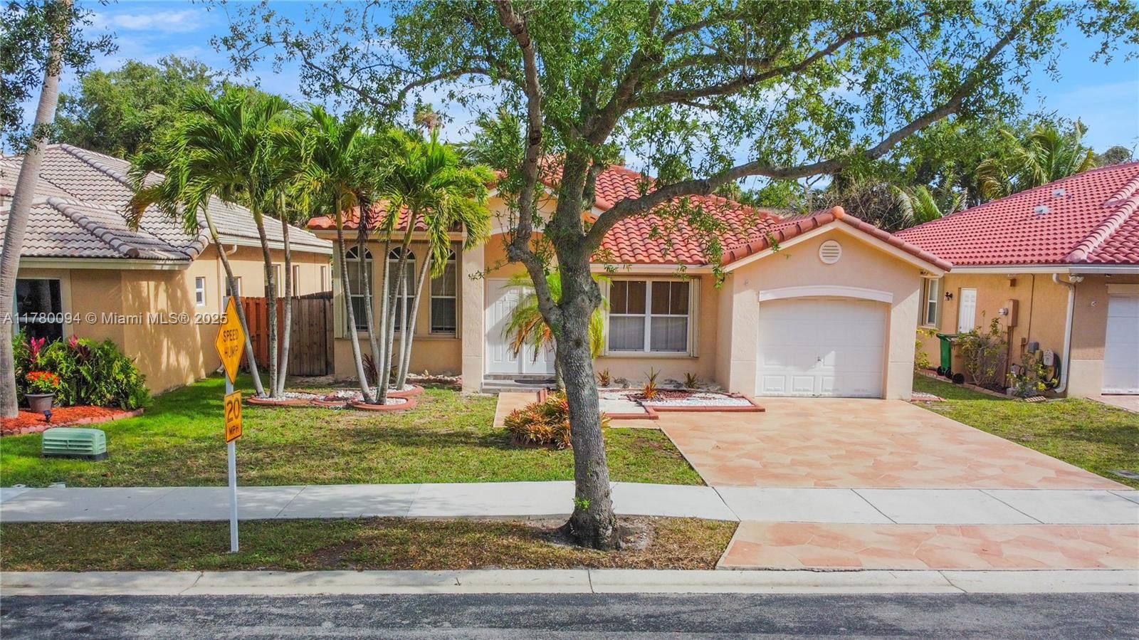Real estate property located at 14261 Royal Cove Cir, Broward, West Park-west Parcel, Davie, FL