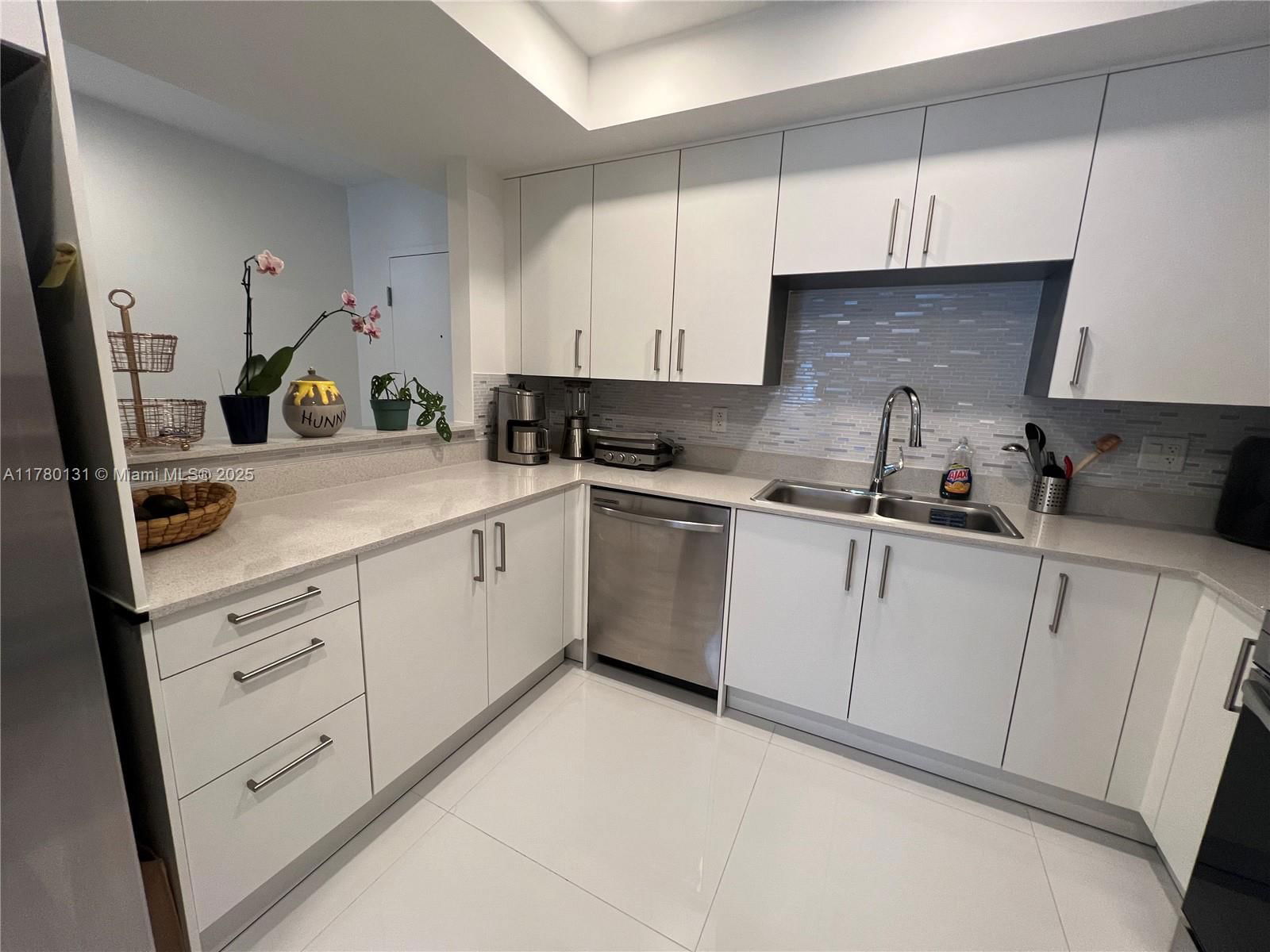 Real estate property located at 10950 82nd St #420, Miami-dade, Islands At Doral 1st Addi, Doral, FL