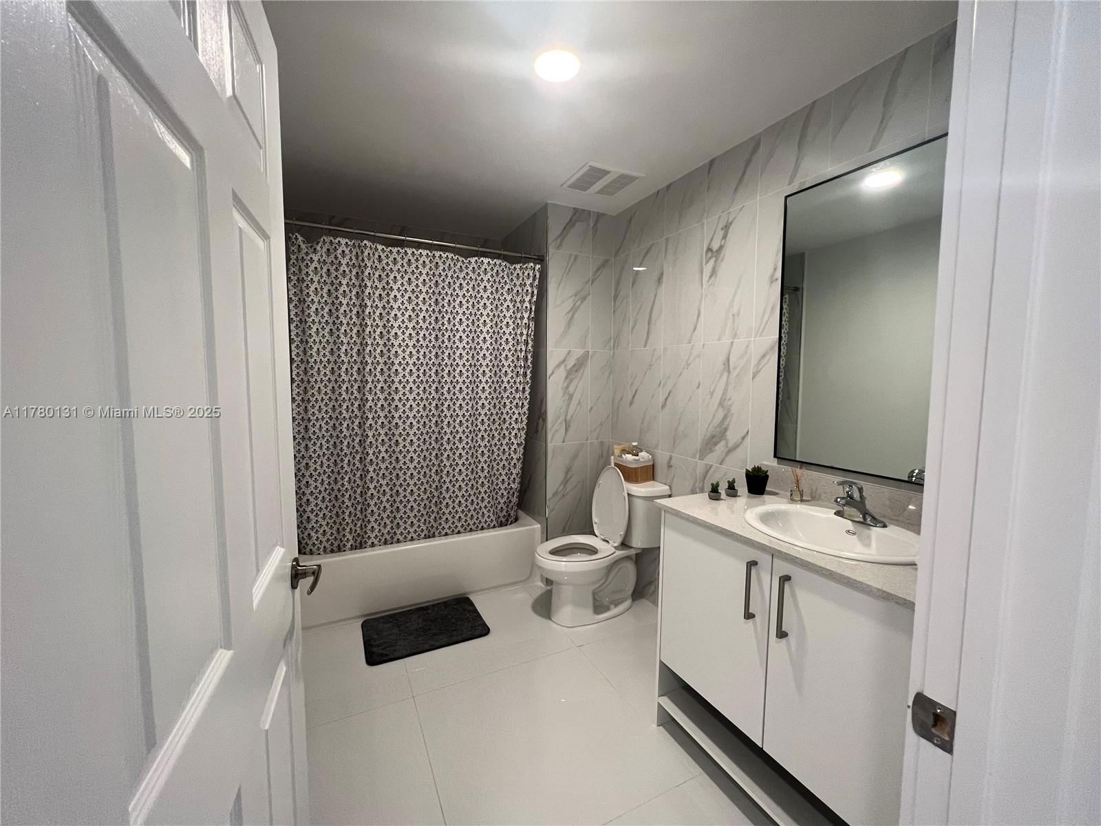 Real estate property located at 10950 82nd St #420, Miami-dade, Islands At Doral 1st Addi, Doral, FL