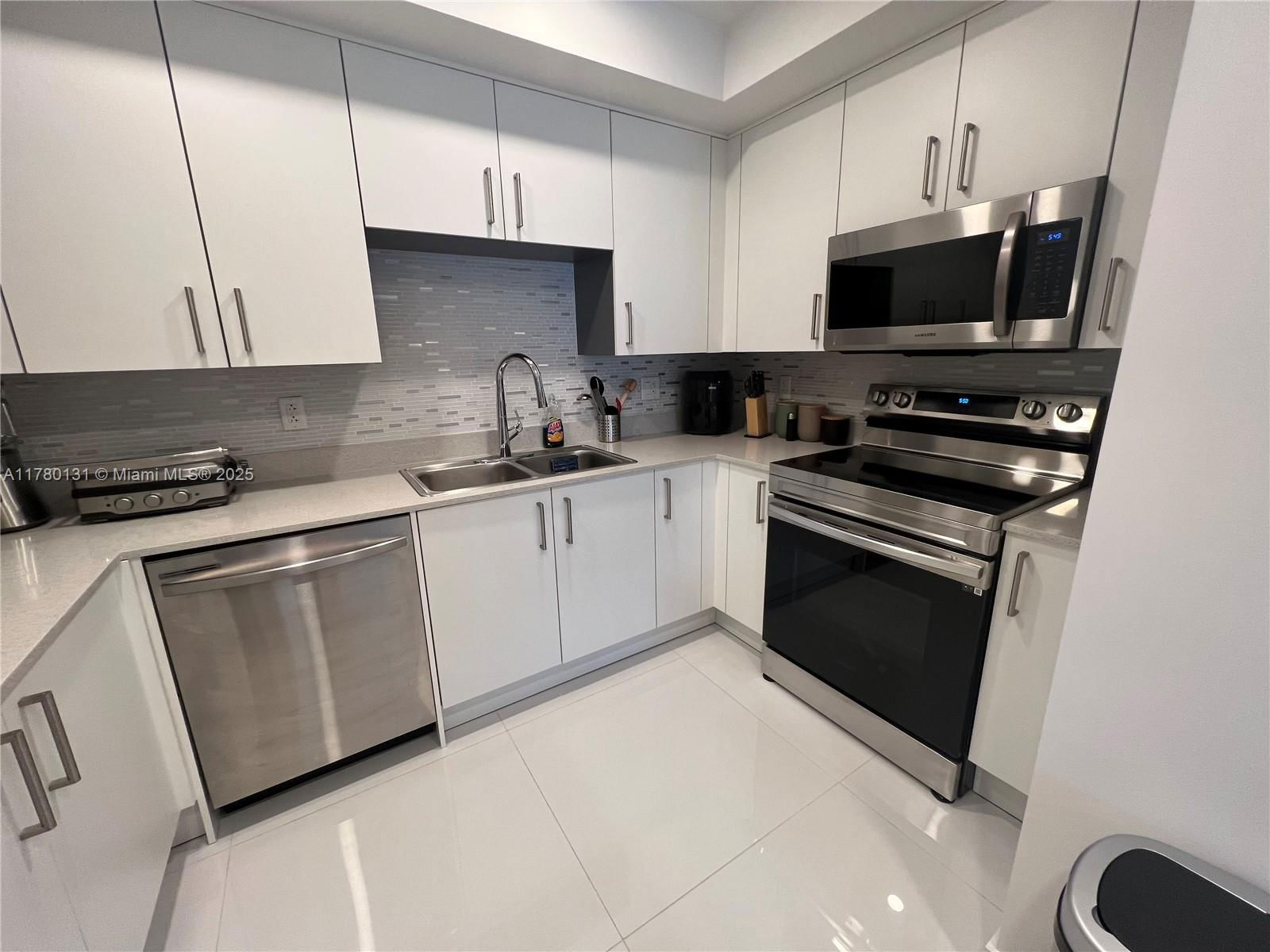 Real estate property located at 10950 82nd St #420, Miami-dade, Islands At Doral 1st Addi, Doral, FL