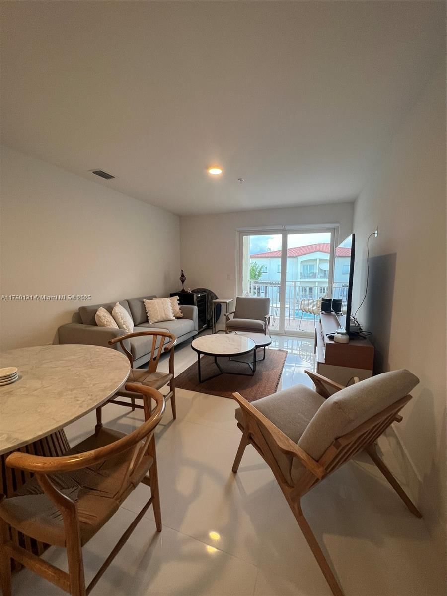 Real estate property located at 10950 82nd St #420, Miami-dade, Islands At Doral 1st Addi, Doral, FL
