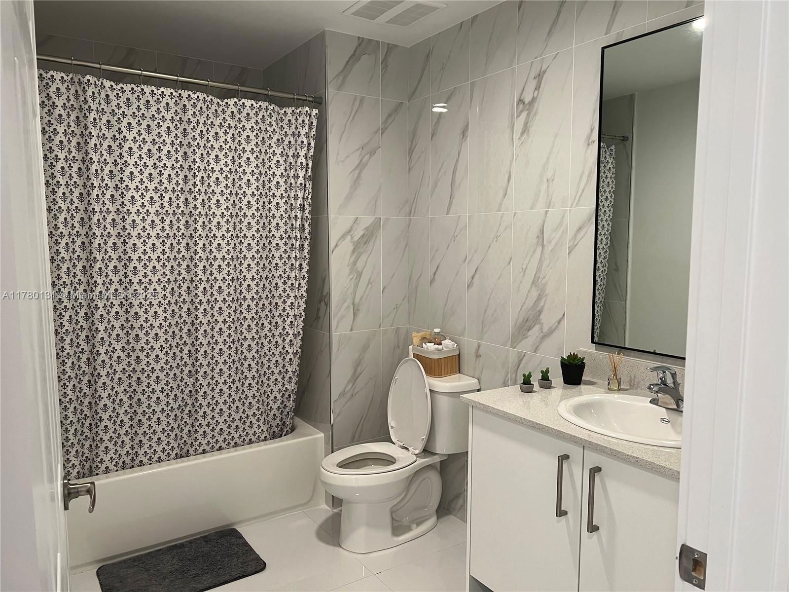 Real estate property located at 10950 82nd St #420, Miami-dade, Islands At Doral 1st Addi, Doral, FL