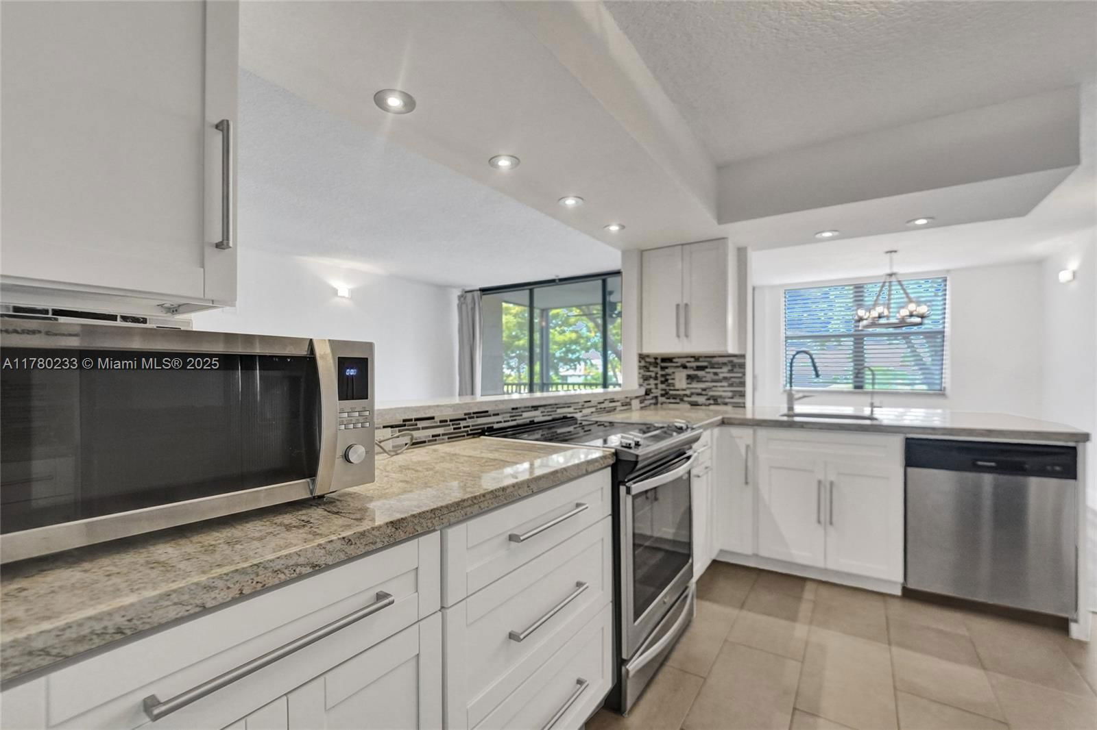Real estate property located at 105 Lake Emerald Dr #211, Broward, Lake Emerald Condominium, Oakland Park, FL